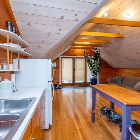 Bright And Cozy Treehouse Apartment 伯灵顿 外观 照片